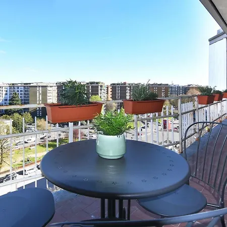 Luminoso Bilocale Con Terrazzino Apartment Milan