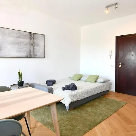Apartment Luminoso Bilocale Con Terrazzino Milan