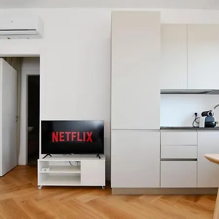 Luminoso Bilocale Con Terrazzino Apartmán Milán