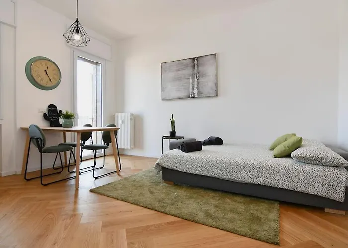 Apartament Luminoso Bilocale Con Terrazzino