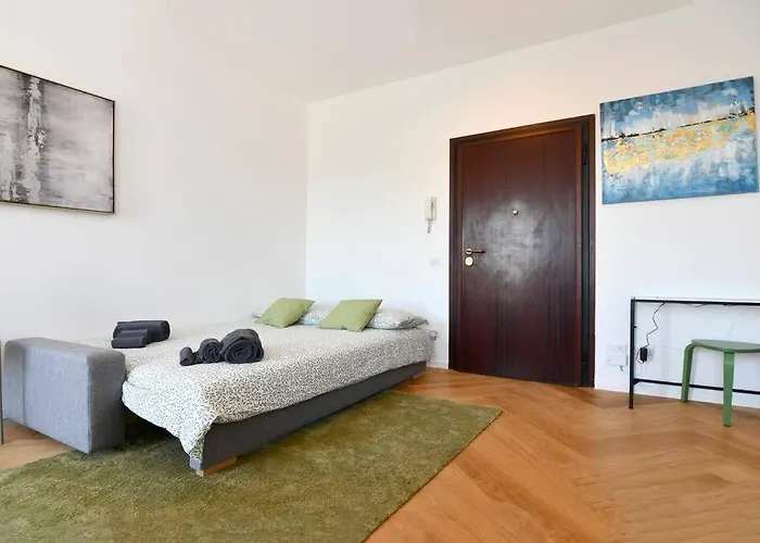 Apartament Luminoso Bilocale Con Terrazzino Mediolan