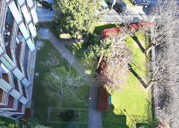 Luminoso Bilocale Con Terrazzino Apartament Mediolan